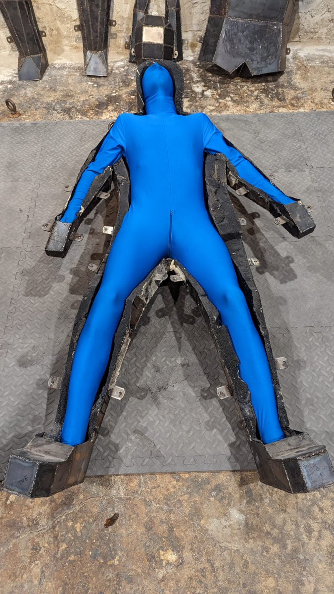 bondagefan70's tweet photo. The extreme and ultimate heavy steel sarcophagus! For me a whole new bondage experience, no escape when all screws are closed. Thank you @MarkBurnley and @SFDom for the great time at the Franklin County Historic Jail (@MeninChains).
#steelbondage #sarcophagus #heavybondage https://t.co/lAlenpTMTL