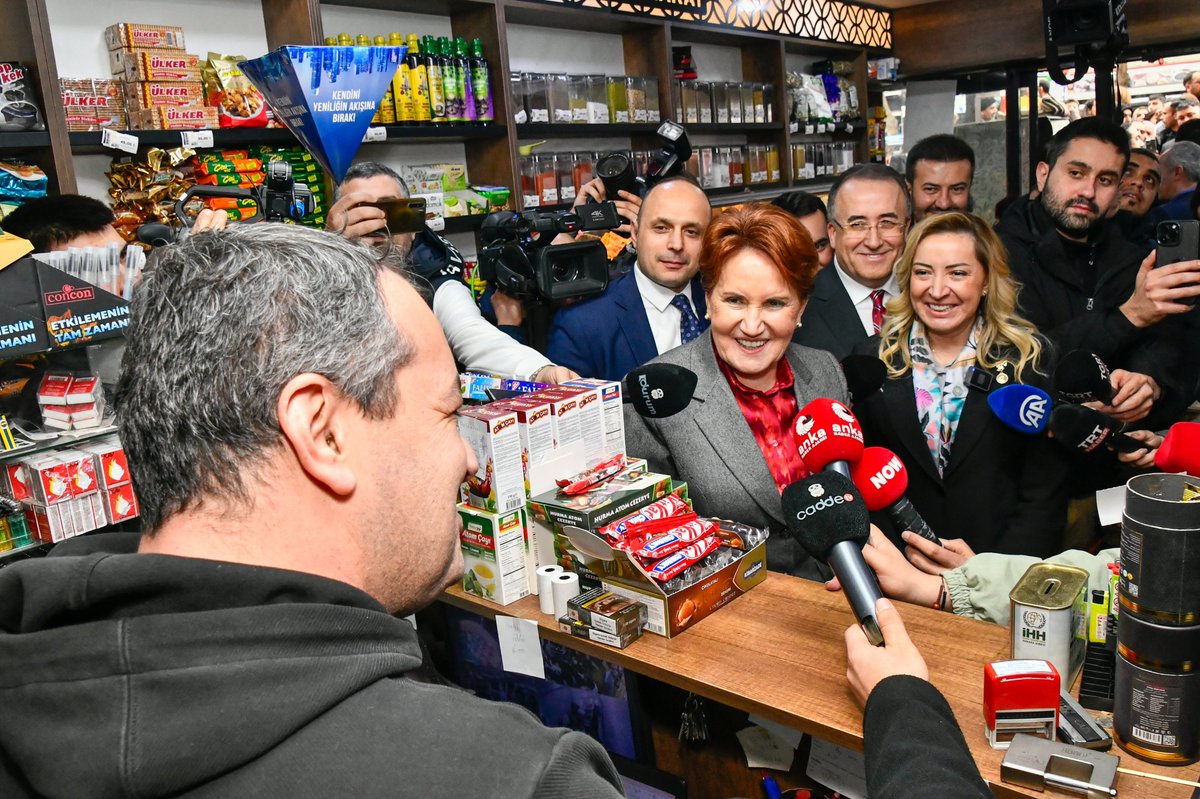 iyiparti's tweet photo. Genel Başkanımız Sayın @meral_aksener bugün;  

Ankara Büyükşehir Belediye Başkanı Adayımız Sayın @06cengiztopel,

Yenimahalle Belediye Başkanı Adayımız Sayın @CaglayanSevin ile birlikte Yenimahalleli vatandaşlarımızla bir araya geldi...  

Milletimiz için en iyisi, Ankara'nın en iyisi adaylarımızla yerelden başlayarak bayrağı devralmaya geliyoruz!☀️