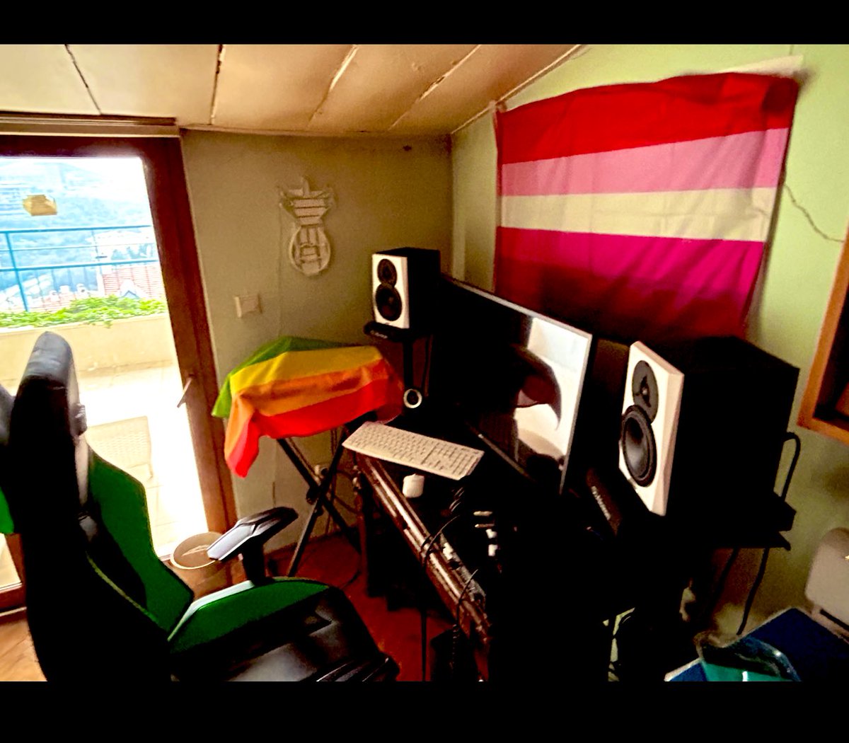 ecedorsay's tweet photo. My Home Studio. A’dan Z’ye produksiyonlarimi kendim yaptigim ortamim. Adim adim gelistirdim. #homestudio #roofstudio #ecedorsay #26feb2024 #monday https://t.co/YM4796uHRv