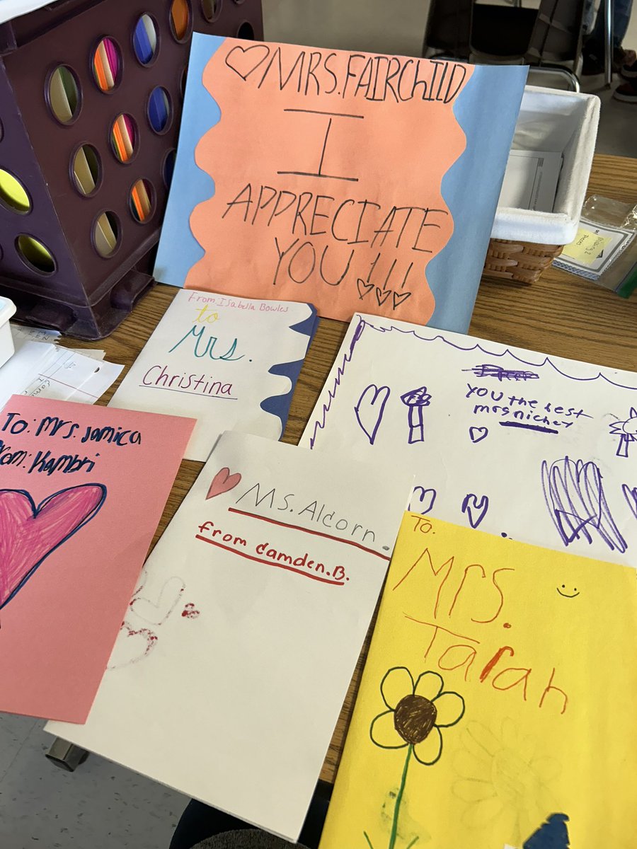 #PositivityProject2024 my kiddos made cards to show their appreciation for all the teachers and staff at Roundstone! 👩🏻‍🏫@KEDCGrants  @KEDC_HERO
