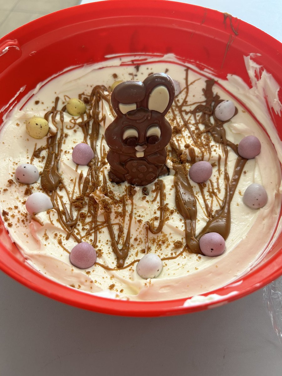 DHFSFoodTech's tweet image. Some fantastic Cheesecake made this afternoon by Miss T’s Y8 group 👏🏻👏🏻 

A wonderful variety of flavours from strawberry and raspberry to coffee and stem ginger😋😋 also some very cute Easter themed cheesecake!🐣

@DHFSUpdate