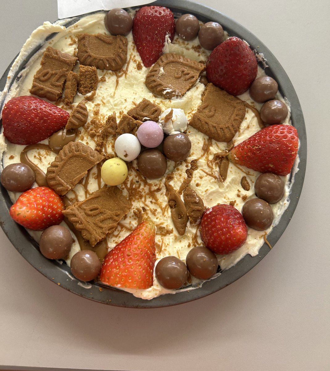 DHFSFoodTech's tweet image. Some fantastic Cheesecake made this afternoon by Miss T’s Y8 group 👏🏻👏🏻 

A wonderful variety of flavours from strawberry and raspberry to coffee and stem ginger😋😋 also some very cute Easter themed cheesecake!🐣

@DHFSUpdate