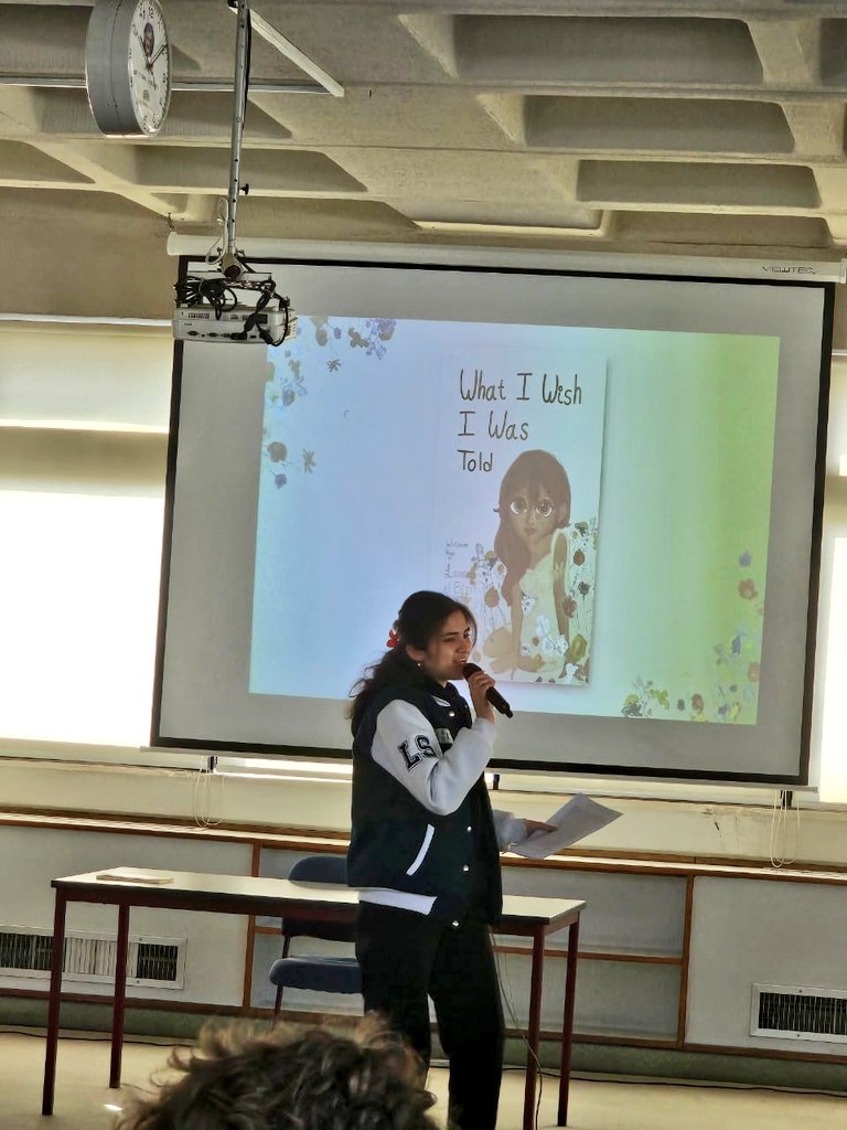 التقى طلاب الصف التاسع بالطالبة لانا البزري للحديث عن كتابها 
(What I Wish I Was Told)
وقد جرى حوار نقلت فيه الطالبة تجربتها لزملائها وشجعتهم على تنمية مواهبهم وقدراتهم لتحقيق أهدافهم. <a href="/RHHS_Saida/">RHHS Saida</a>