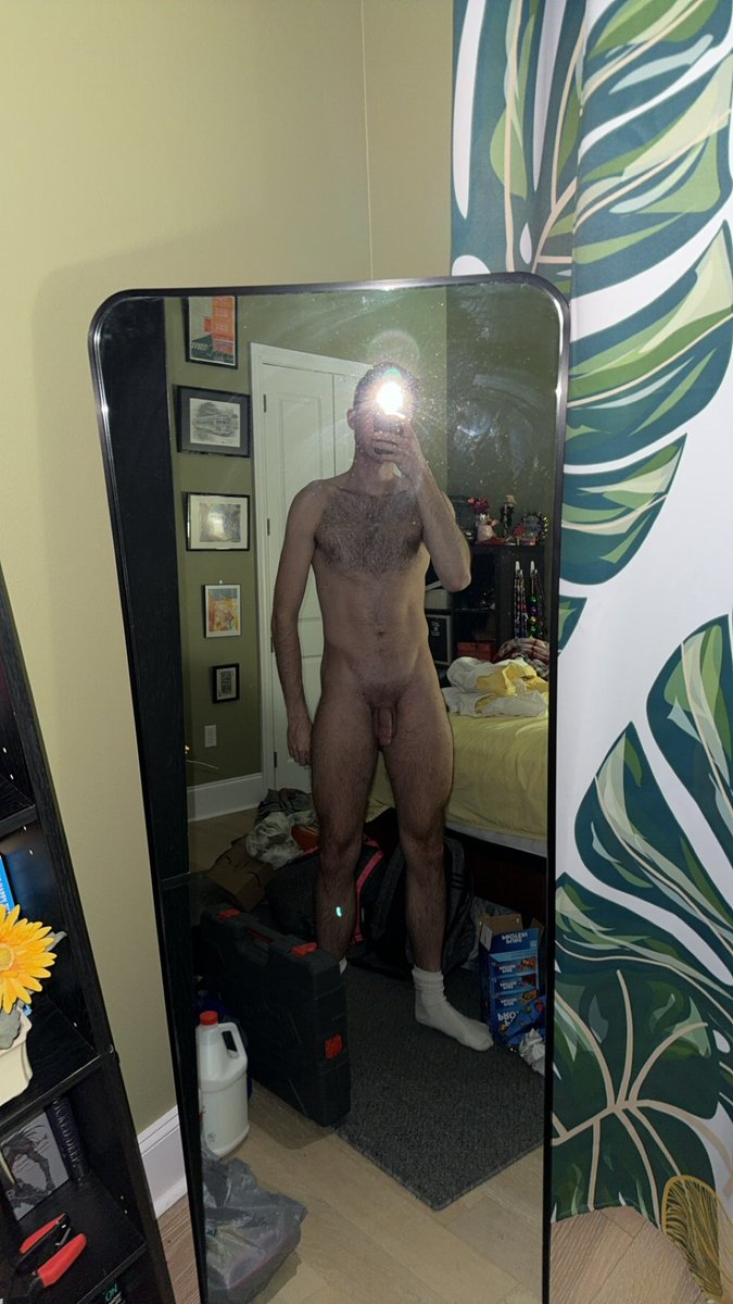 theocartierx's tweet photo. rt if you wanna mess up the bed with me 😜😜 https://t.co/rJ4xzoCenW