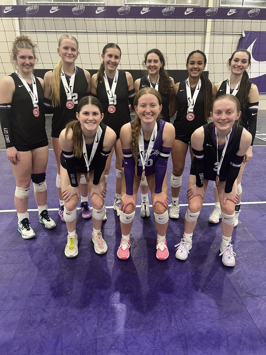 Congratulations to 17 Black on their Second Place finish this past weekend at the Hoosier Bid Regional Tournament and securing their Bid to Nationals 🔥 Congratulations girls, see you in Vegas! 🤩♠️♥️♣️♦️ #CircleCityElite #Bidness