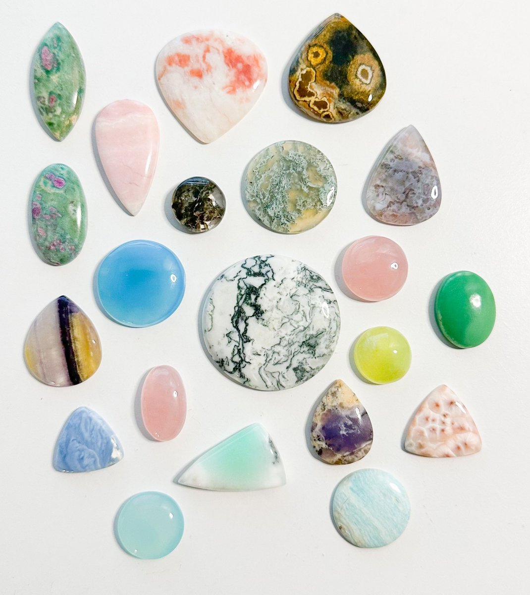 mildhippie's tweet photo. the crystals          🧚🏼💎🩰       the pendants

“fairy realm” collection coming to my site Friday March 1st at 8pm eastern time <3 https://t.co/2ysH6vCLqq
