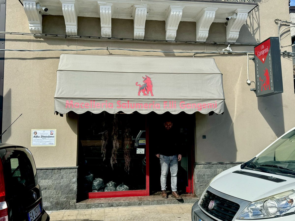 grifeo's tweet photo. Sapori di #Sicilia in una tipica ed eccellente macelleria-salumeria del catanese (#SanGregorio di #Catania). L’eccellenza: #involtini al pistacchio, alle cipolline, al prosciutto e formaggio e con carne tritata e formaggio. Naturalmente non c’è solo questo… https://t.co/heEDUKoExG