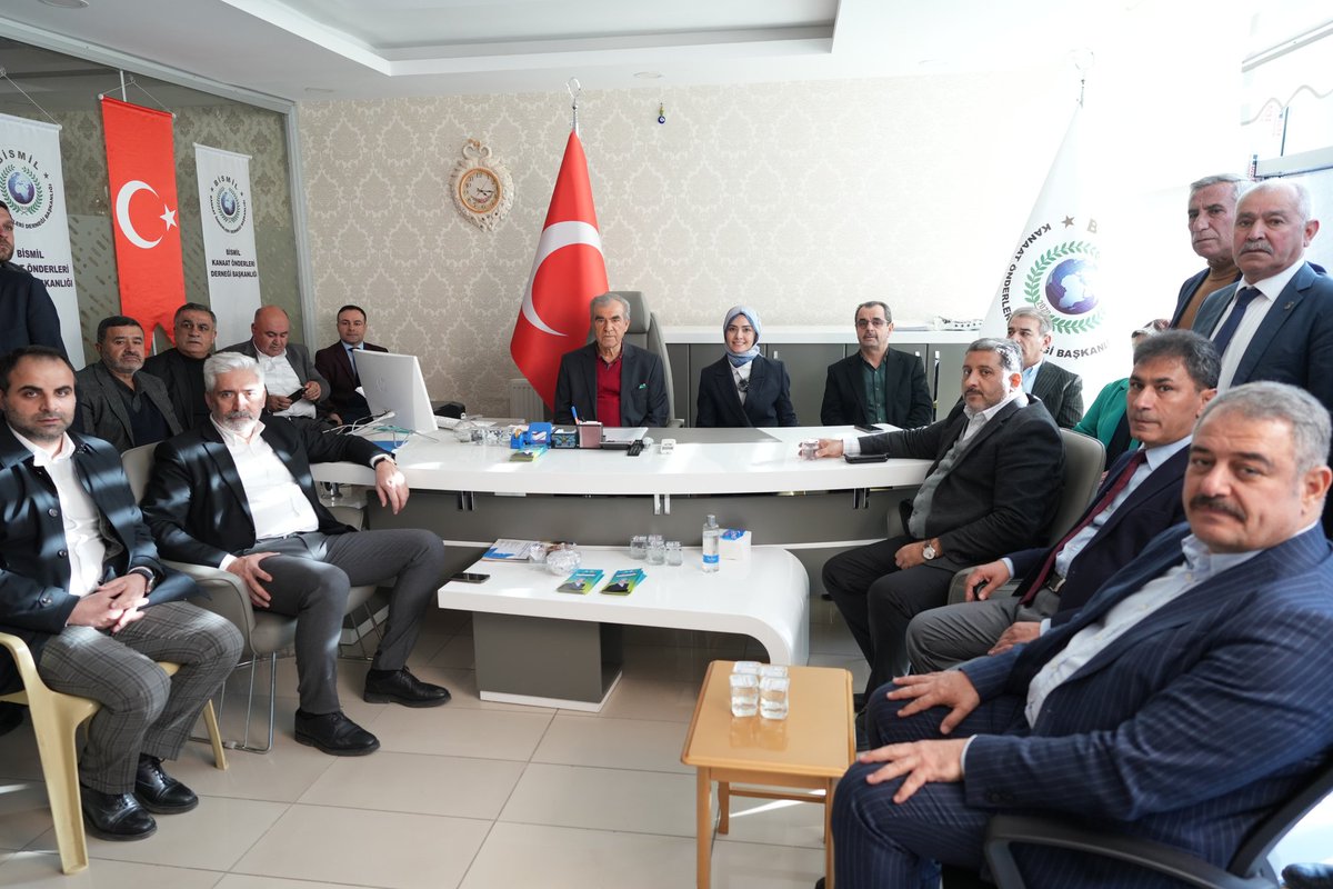 Milletvekilimiz Sn. Galip Ensarioğlu, MKYK üyemiz Sn. Ali Karakaş, Diyarbakır Büyükşehir Belediye Başkan Adayımız Sn. Mehmet Halis Bilden ve İl Başkanımız Sn. Raşit Ocak ile birlikte Bismil Kanaat Önderleri Derneği'ni ziyaret ettik.

Şehrimizin sosyal yapısında çok önemli bir