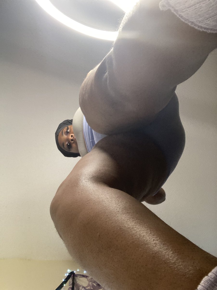 Mistresdelight's tweet photo. I need lotion on my fucking legs NOW ! 
Bdsm findom ebony paypig https://t.co/Om5peX9f73