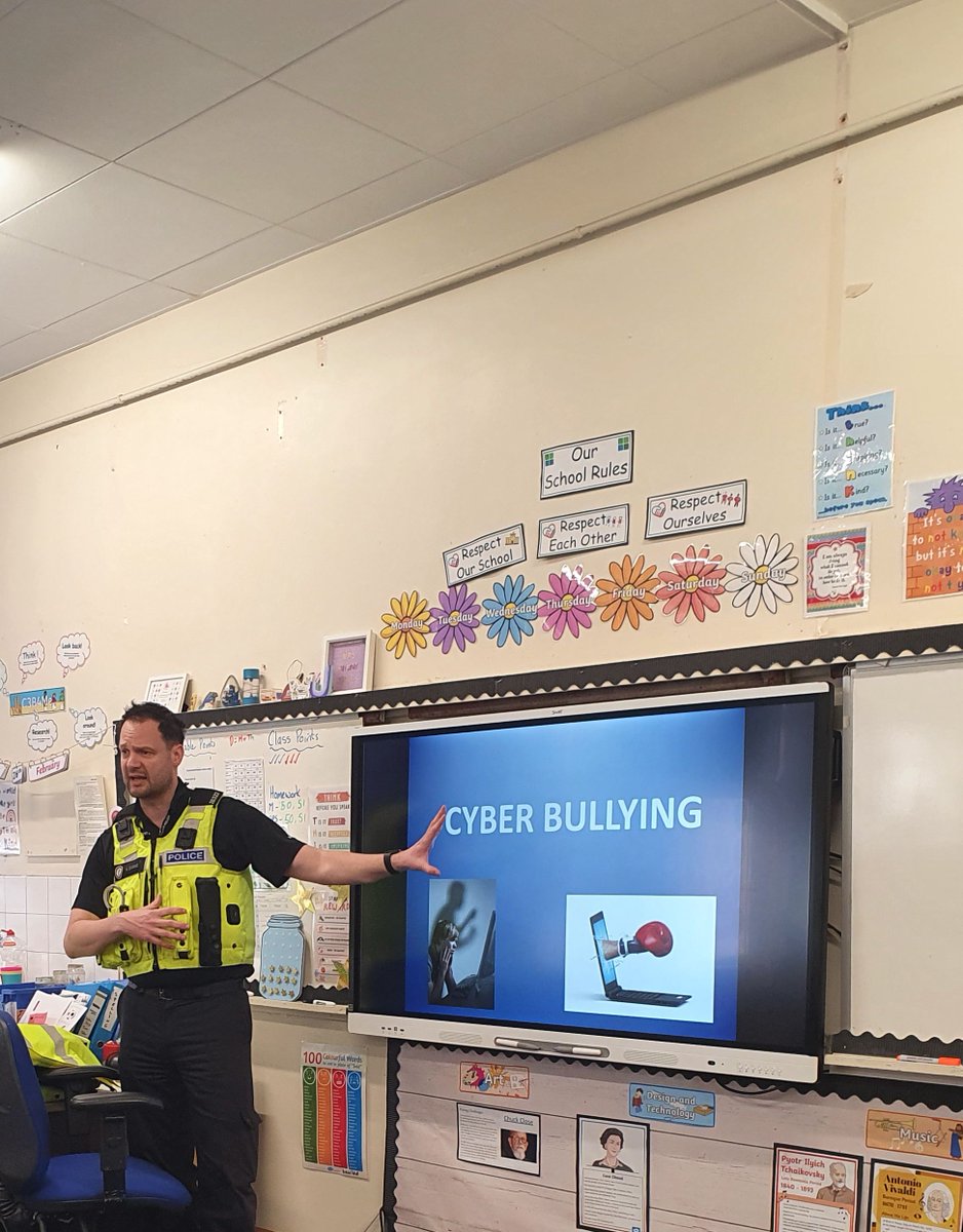 Officers have delivered a Cyber Bullying presentation to year 6 at Lyndon Green Junior School. Amazing engagement from year 6. Thank you for listening! @LyndonGreenJnr