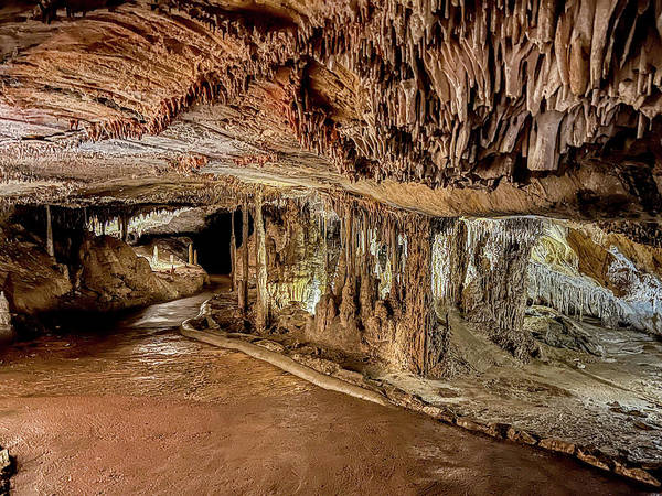 Lehman Caves fineartamerica.com/featured/lehma… 
#lehmancaves #billgallagherphotography #buyintoart #ayearforart #cave #greatbasin #breatbasinnationalpark #nature #underground #columns #sodastraws