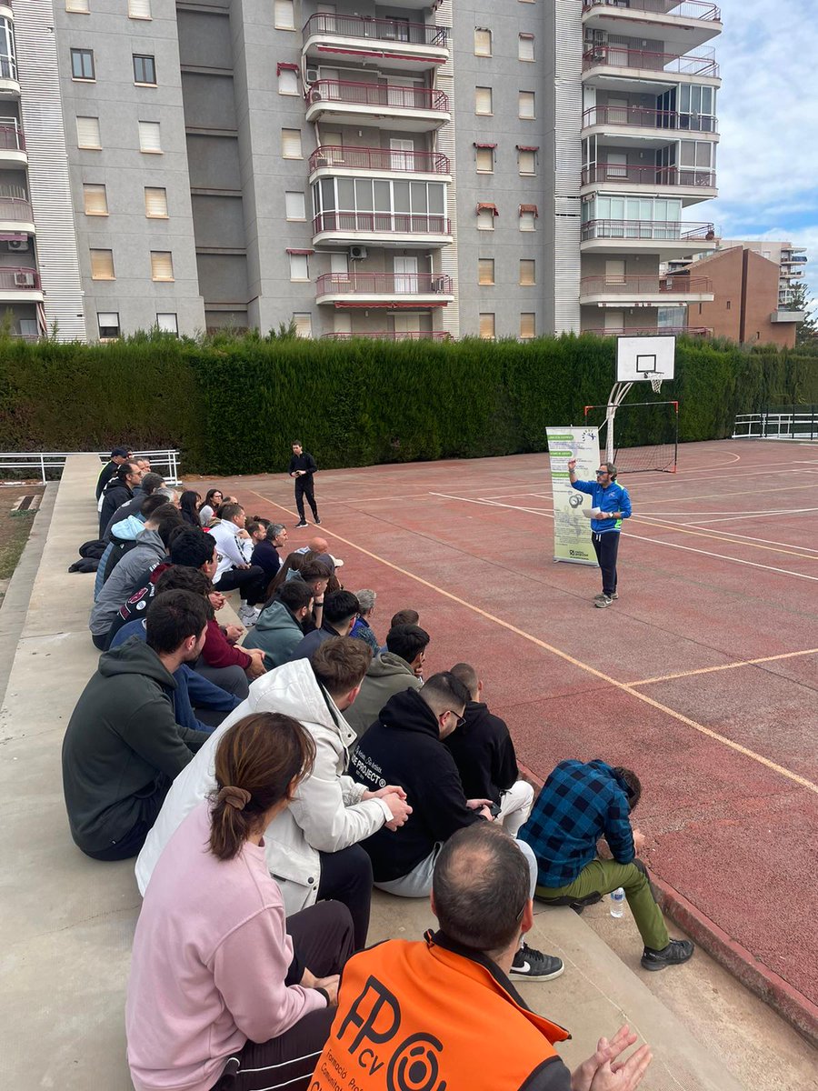 colpbol's tweet image. Colpbol como herramienta de cohesión grupal y de trabajo de la confianza y motivación del equipo 

2° Jornada de Convivencia CVSkills @GvaSomFP de la delegación valenciana de cara a #SpainSkills 2024

🔨🧰✂️🏗🔧🏐💇‍♀️🥮🥽📚

#somfp #ComunitatValenciana
#Colpbol #edufis @GVAeducacio