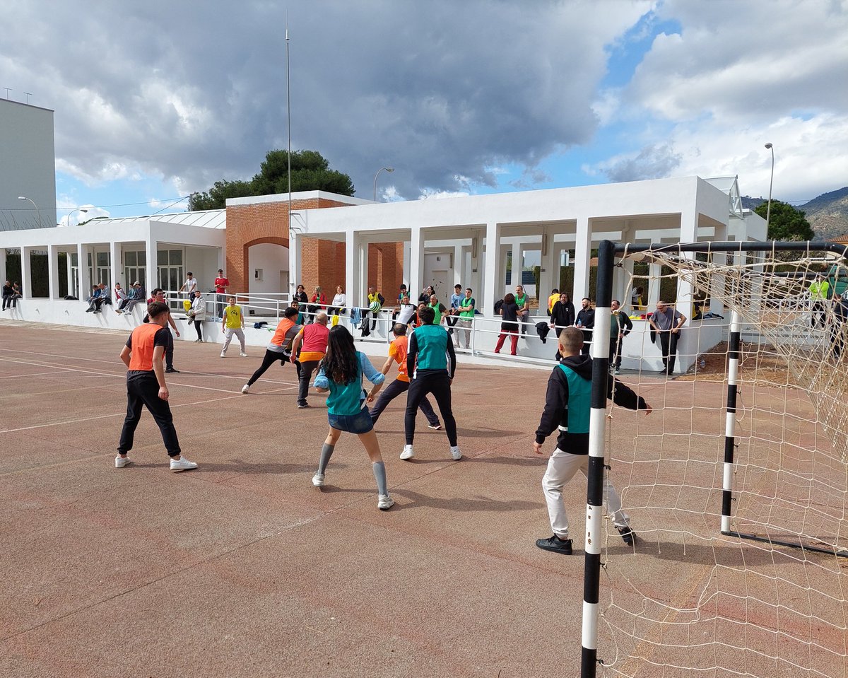 colpbol's tweet image. Colpbol como herramienta de cohesión grupal y de trabajo de la confianza y motivación del equipo 

2° Jornada de Convivencia CVSkills @GvaSomFP de la delegación valenciana de cara a #SpainSkills 2024

🔨🧰✂️🏗🔧🏐💇‍♀️🥮🥽📚

#somfp #ComunitatValenciana
#Colpbol #edufis @GVAeducacio