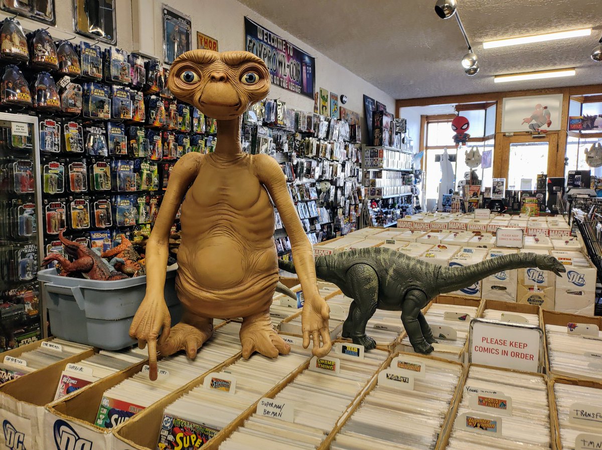 FOXPROWL1's tweet image. So much fun &amp;amp; unusual stuff to see in here for all ages!
#foxprowlcollectables #et #comicbookcollection    #toystore #actionfigures #toystoystoys #coolstore #dinosaurtoys
