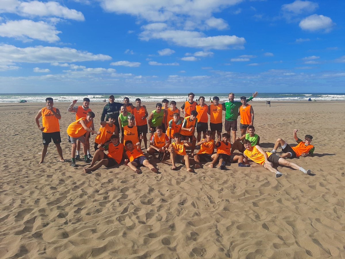 ClubGarmense's tweet photo. Los planteles de segunda y cuarta división compartieron este fin de semana en Reta continuando con los entrenamientos de la pretemporada. 🇳🇬Agradecemos al Delegado de la localidad y a todo el equipo del Camping Martin Reta por la predisposición y el trato recibido 

#daleverde https://t.co/ja8KUFGnIg