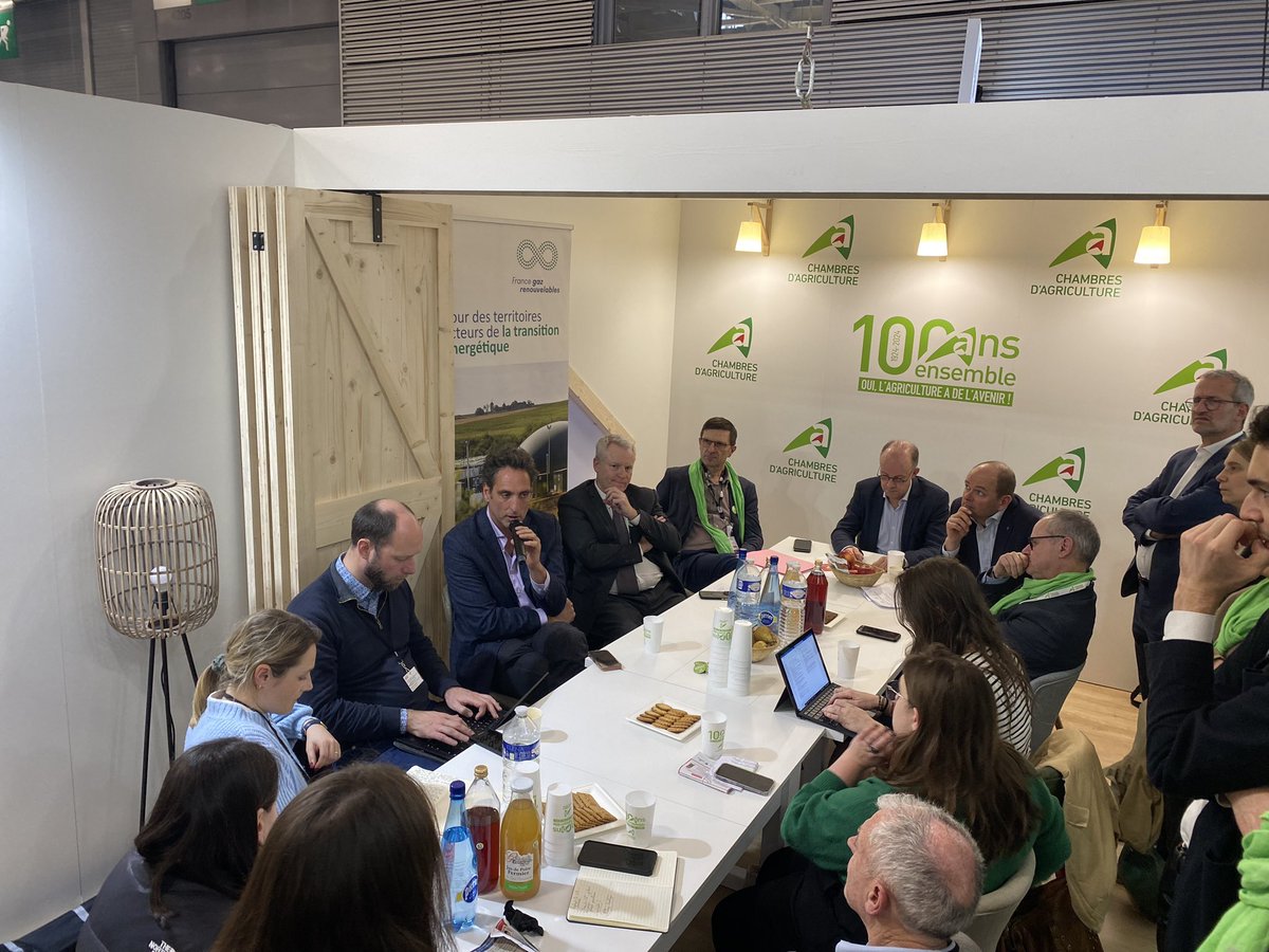 Au <a href="/Salondelagri/">Salon International de l'Agriculture</a> on parle gaz vert aujourd’hui avec <a href="/JfDelaitre/">Jean-François Delaitre</a> président <a href="/AAMF_Agris/">Agriculteurs Méthaniseurs de France</a>, <a href="/olivierpaysan/">Olivier Dauger</a> de <a href="/GazRenouvFrance/">France Gaz Renouvelables</a> et <a href="/GUEHERVILLE/">Christophe HILLAIRET</a> des <a href="/ChambagriFrance/">Chambres d'agriculture France</a> qui présentent dss  propositions concrets de simplification de la filière #methanisation.