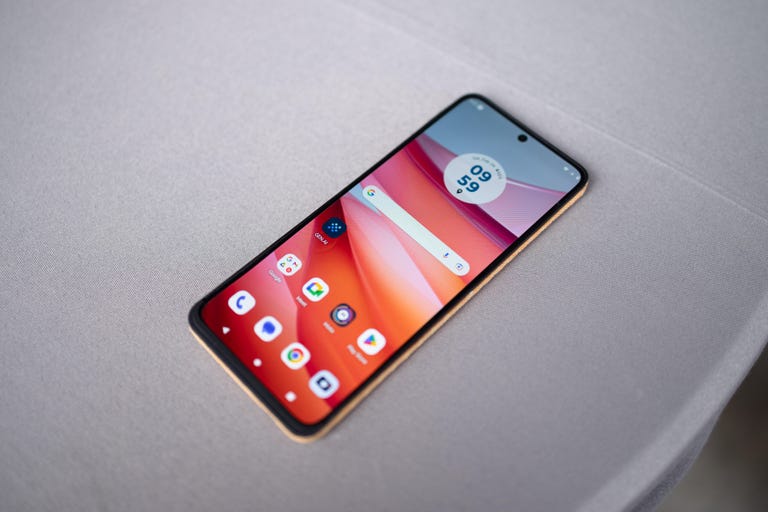 techsaze's tweet photo. Motorola announces rollable smartphone !!
#MWC2024 #MWC24 #MWC #MWCBarcelona2024 #MWC24MP #MWCBarcelona #Motorola #Samsung #rollablesmartphone https://t.co/PBGcxmFCws