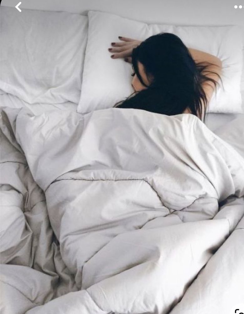 prakritiIN2's tweet image. उम्र बिना रूके सफर कर रही है,
और हम है की सपने लेकर वही खड़े है…!!!💯

#GoodNightTwitterWorld 
#ColdWeather #WinterNight