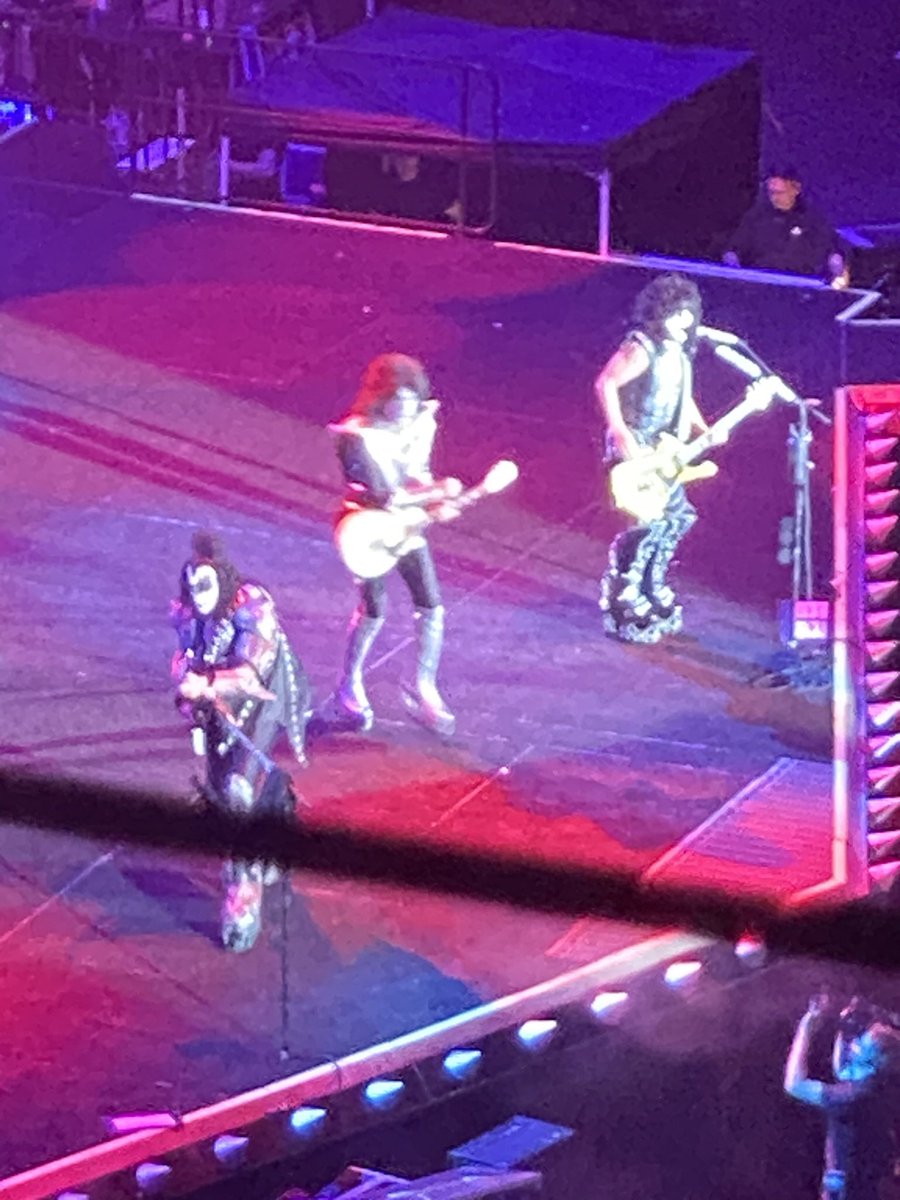 theworth's tweet photo. @RealClark11 @kiss @genesimmons https://t.co/HFXp35vqF2