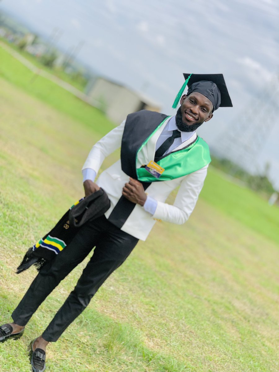 DenisDyc's tweet photo. Title changed…. 
Two grads done…..
Now streets hitting…..

💉💊🔬🩺 https://t.co/PE0e7Vxjda