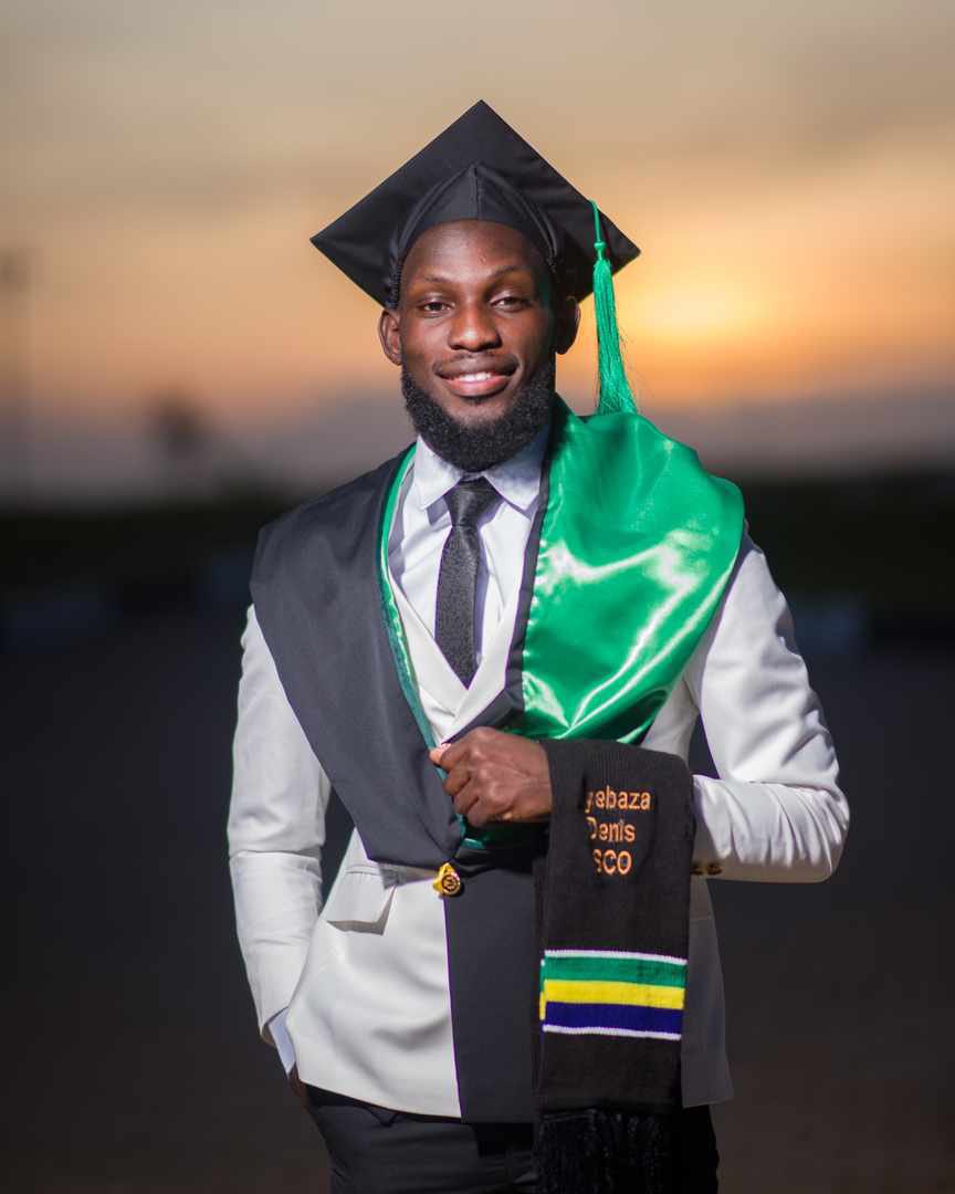 DenisDyc's tweet photo. Title changed…. 
Two grads done…..
Now streets hitting…..

💉💊🔬🩺 https://t.co/PE0e7Vxjda