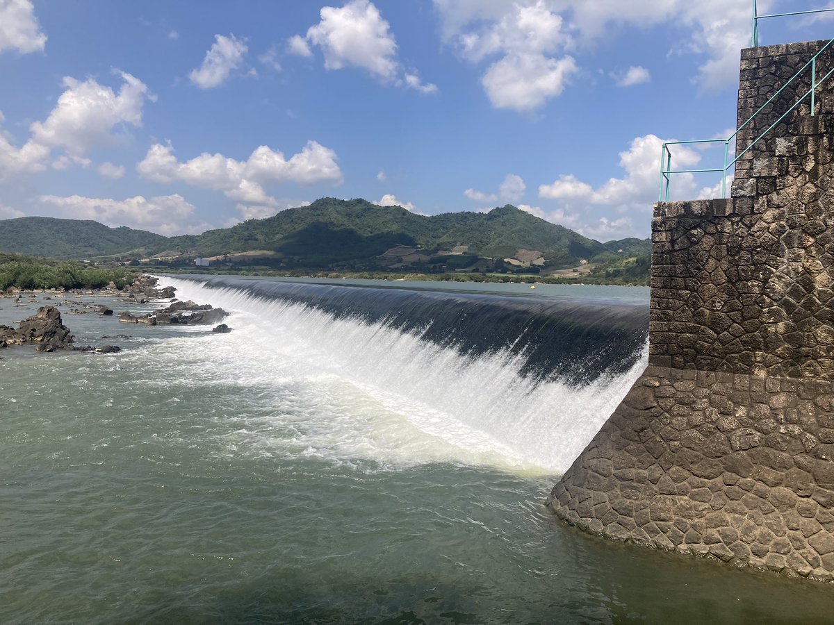 conan_herve's tweet photo. #Vietnam Fin 19-début 20ième siècle des ingénieurs francais ont conçu le barrage de #DongCam et le système d'#irrigation du delta de #ThuyHoa : 10 ans de travaux pour réaliser un déversoir de 590m et plus de 200km de canaux ! Un cocktail d'#ingéniosité #folie et d'#abnegation ! https://t.co/WxArmrD8Lm