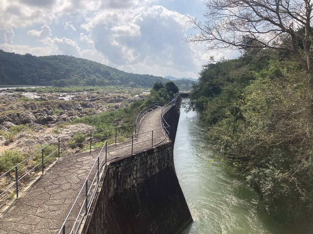 conan_herve's tweet photo. #Vietnam Fin 19-début 20ième siècle des ingénieurs francais ont conçu le barrage de #DongCam et le système d'#irrigation du delta de #ThuyHoa : 10 ans de travaux pour réaliser un déversoir de 590m et plus de 200km de canaux ! Un cocktail d'#ingéniosité #folie et d'#abnegation ! https://t.co/WxArmrD8Lm