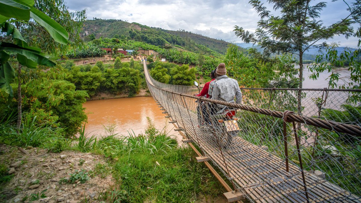 B2P's tweet image. Today, at B2P, we continue this legacy by building bridges in rural areas and connecting communities to vital services. Let&apos;s honor this rich history by prioritizing justice and inclusivity in all our infrastructure projects. #SocialJustice #EquitableInfrastructure 🌉👷‍♂️🛤️