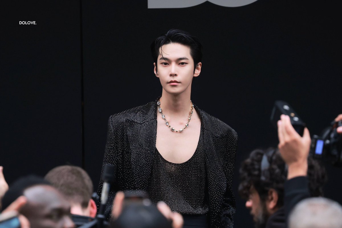 _do1ove's tweet photo. 240224 D&amp;G 
슈스야,,

#도영 #DGxDOYOUNG #DGFW24XDOYOUNG  #DGFW24 @dolcegabbana https://t.co/9151nvjGJy