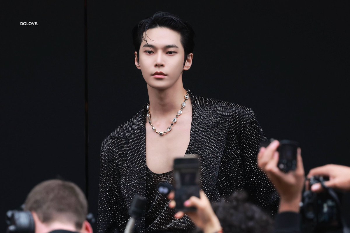 _do1ove's tweet photo. 240224 D&amp;G 
슈스야,,

#도영 #DGxDOYOUNG #DGFW24XDOYOUNG  #DGFW24 @dolcegabbana https://t.co/9151nvjGJy