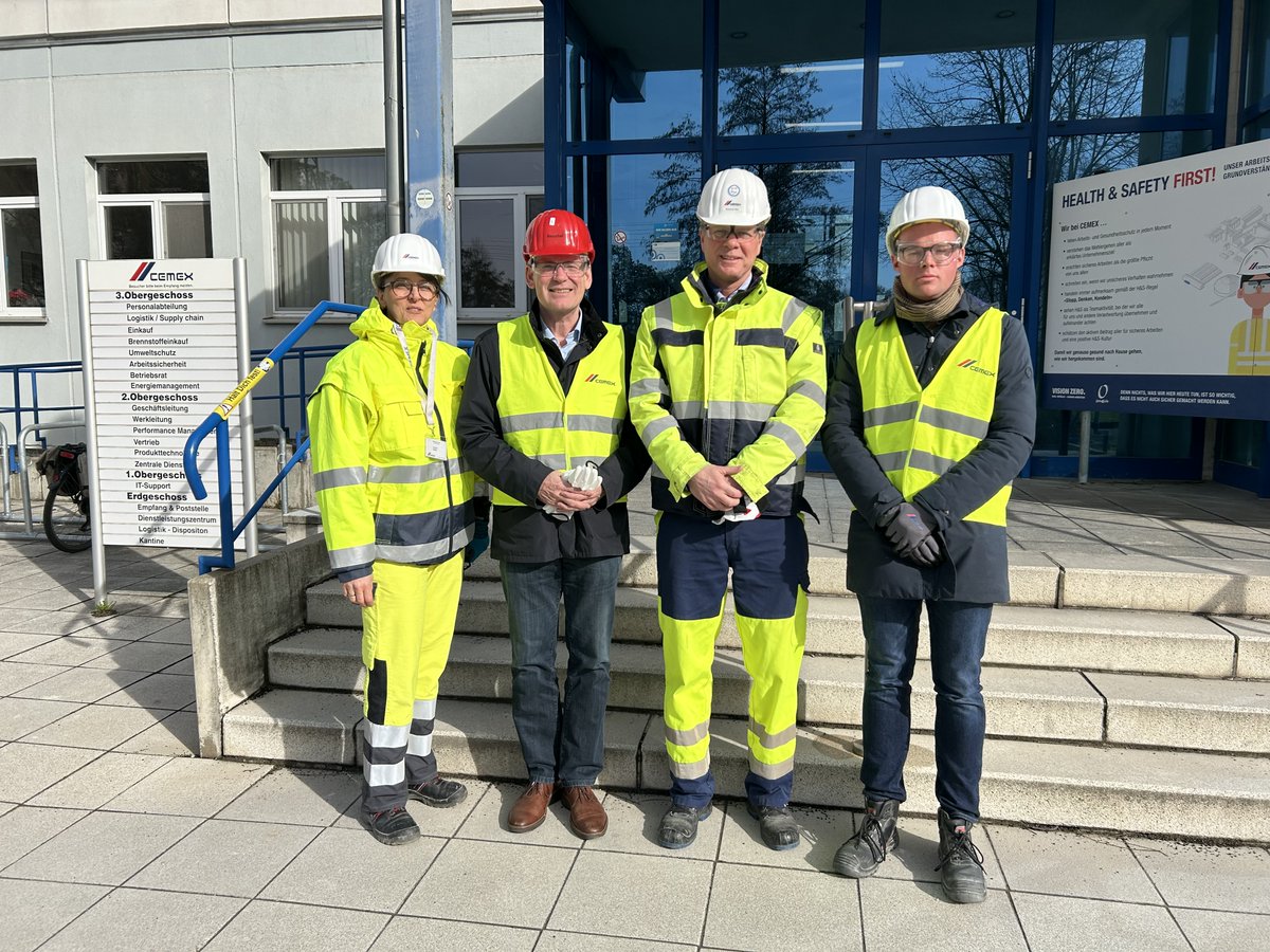 We were happy to welcome @spdbt politician @helmut_kleebank to @CEMEX_Germany's Rüdersdorf cement plant ✅

We discussed our decarbonisation projects and our approach to carbon management ♻️

#Germany #FutureInAction