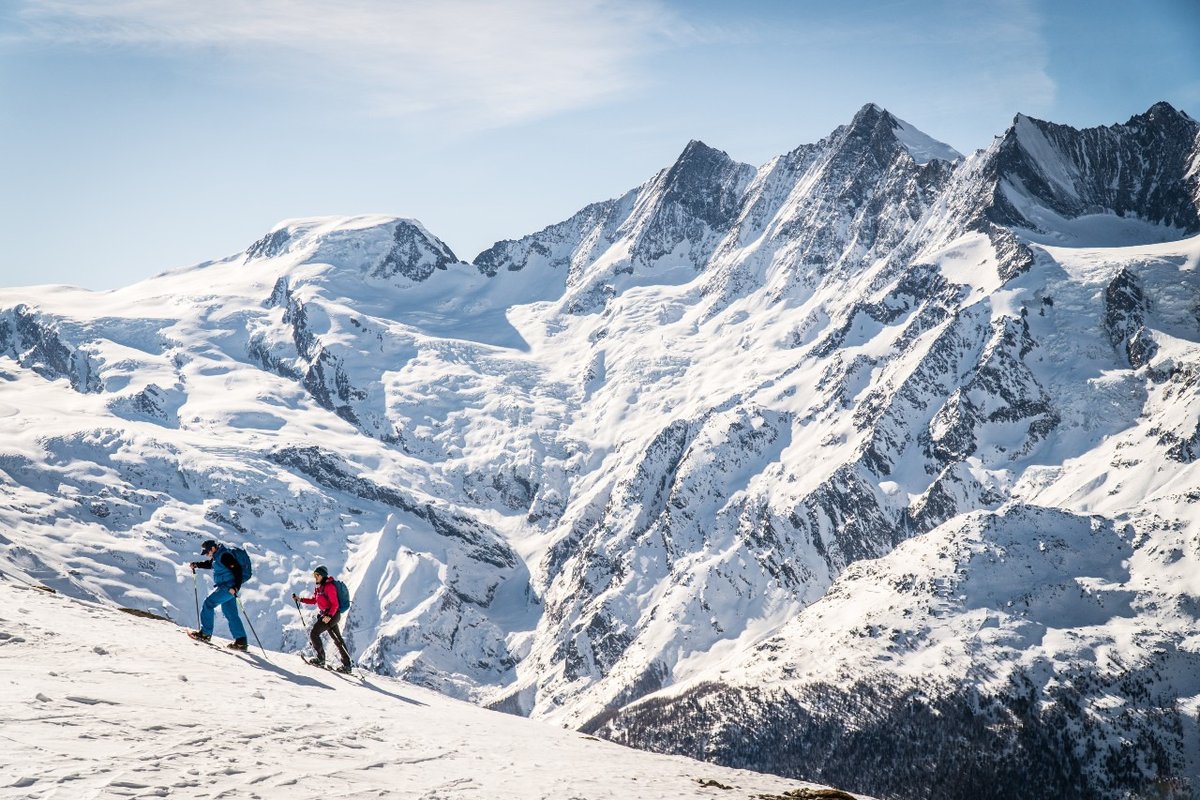 Strap on your snowshoes and discover the most beautiful winter hiking routes in the alps. You can spend an active day outside while admiring the beautiful mountains. 🏔️ Where have you been winter hiking this winter? myswitzerland.com/en-ch/experien…