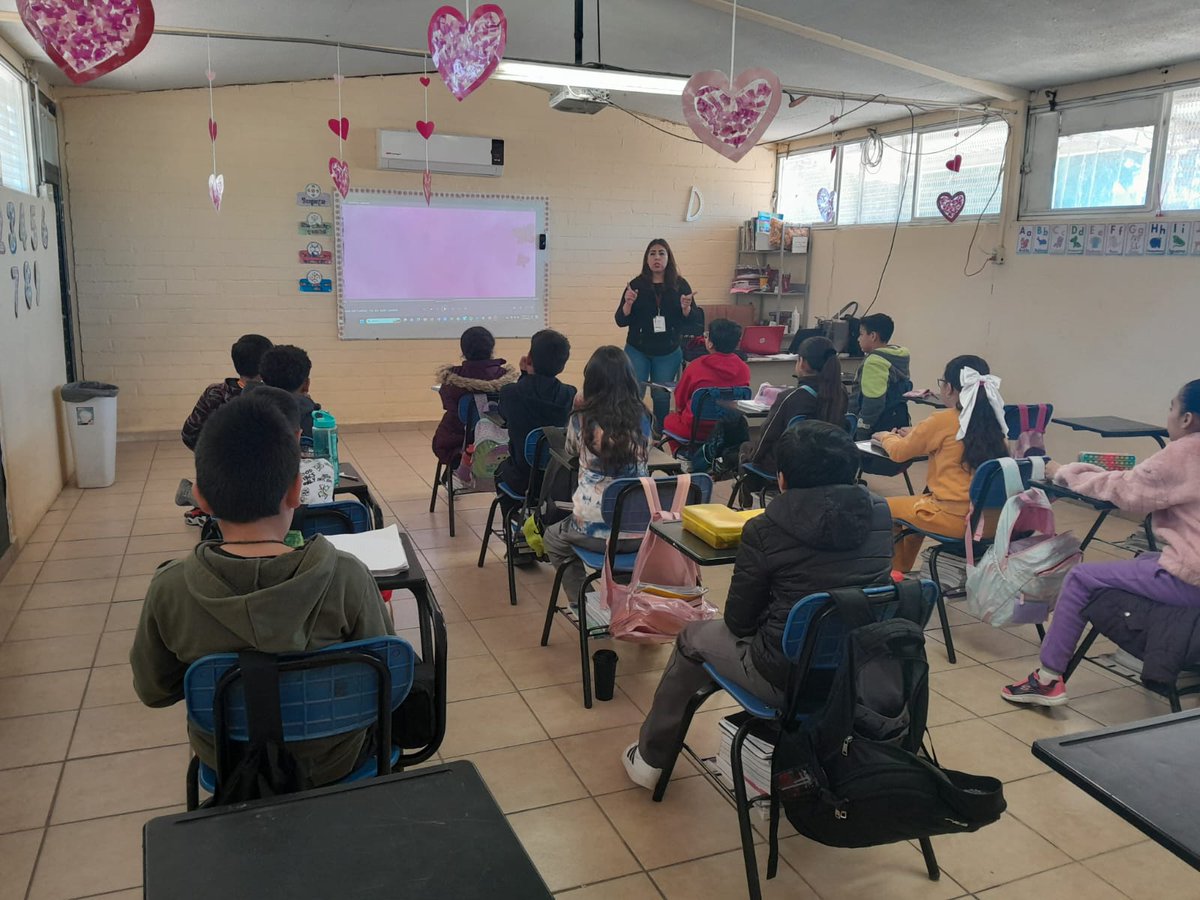 UCaborca's tweet photo. Se imparte tema "Duelo: ¿Cómo acompañar a niñas, niños y adolescentes?" con los alumnos de la Escuela José Carmelo, en Municipio de Pitiquito.
#FactorProtector
#PorLaSaludMental
#EscuchemosPrimero
Dirección General de Salud Mental y Adicciones https://t.co/TGWk0Hi9gL