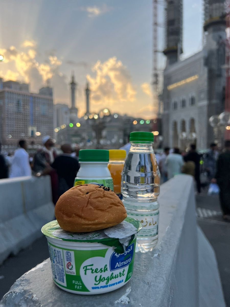 moha_oz's tweet image. اعظم الشهور رمضان على الابواب، وسيتوجه الناس الى اعظم بقعة بالارض مكة، فهانحن نقدم لك فرصة افطار صائم وفي المسجد الحرام وبمبلغ رمزي جدا.

إن تمكن منك الشيطان وغلبتك شهوتك أيام، فإن امامك شهر اجره لا يعوض.

هجوم يا أحبة فكل صائم تفطره لك مثل اجره.

donations.sa/project/24429