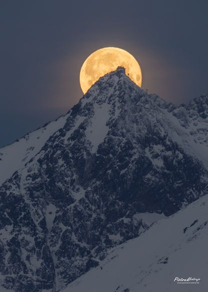 GORSKI_SWIAT's tweet image. #mountain_world #tatry_wysokie 
pełnia księżyca za Łomnicą - 2634 m 

Piotrekᵏᵃᵈʳᵘʲᵉ...