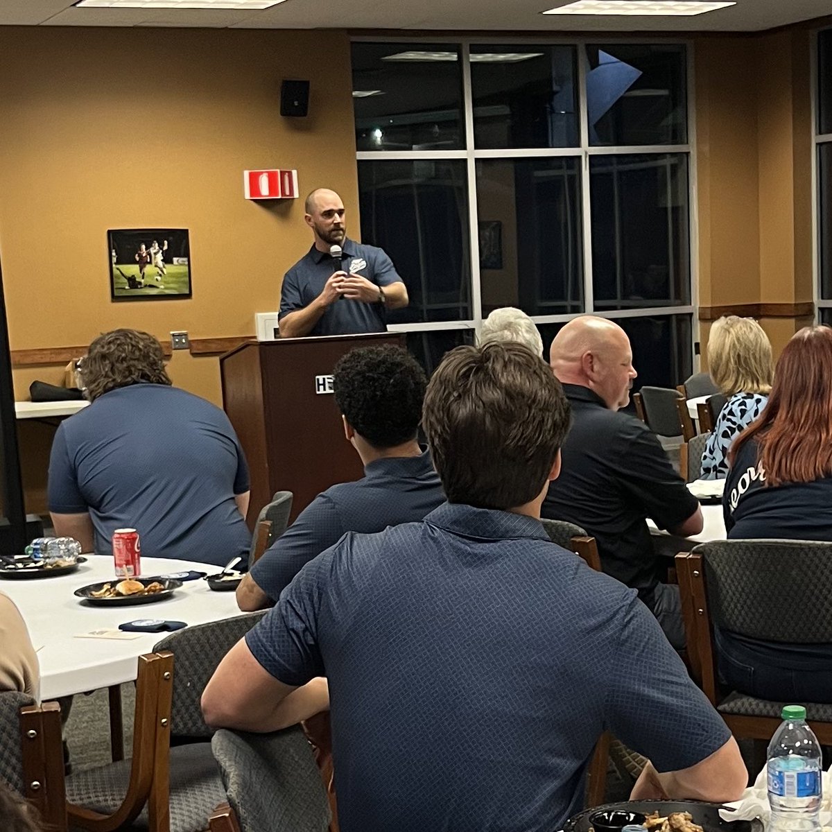 A wonderful evening at our exclusive members only event! ⭐️ Got the inside scoop from @CoachRyanAplin, @Coach_BBailey, @CoachTurnerWest, about their goals for the upcoming spring practice. We also got to have a great meet and greet with some of our incredible student-athletes!…