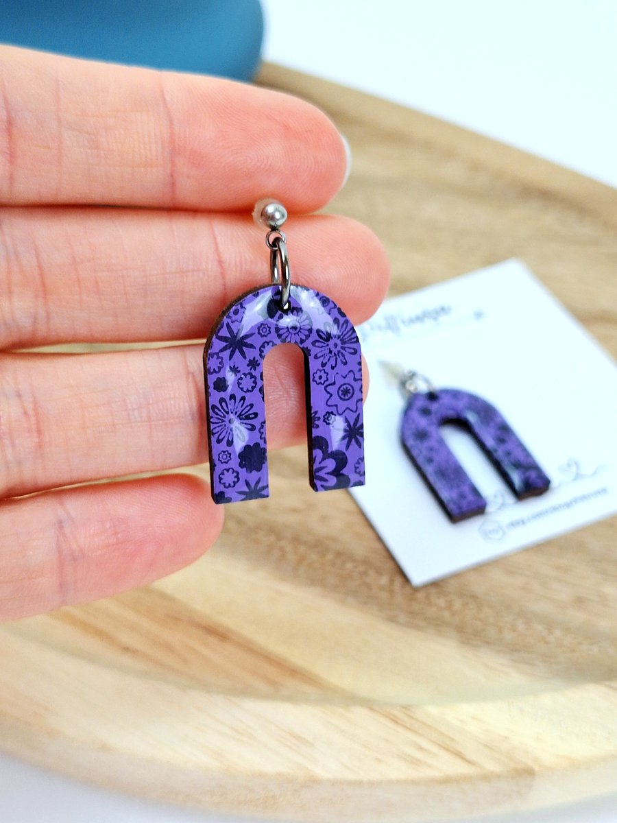 Wooden purple dangle earrings
#woodearrings #earrings #handmade #woodenearrings #woodjewelry #jewelry #handmadejewelry #wood #handmadeearrings #earringsoftheday #woodworking #handpaintedearrings #lightweightearrings #earringstyle #dangleearrings #uniqueearrings