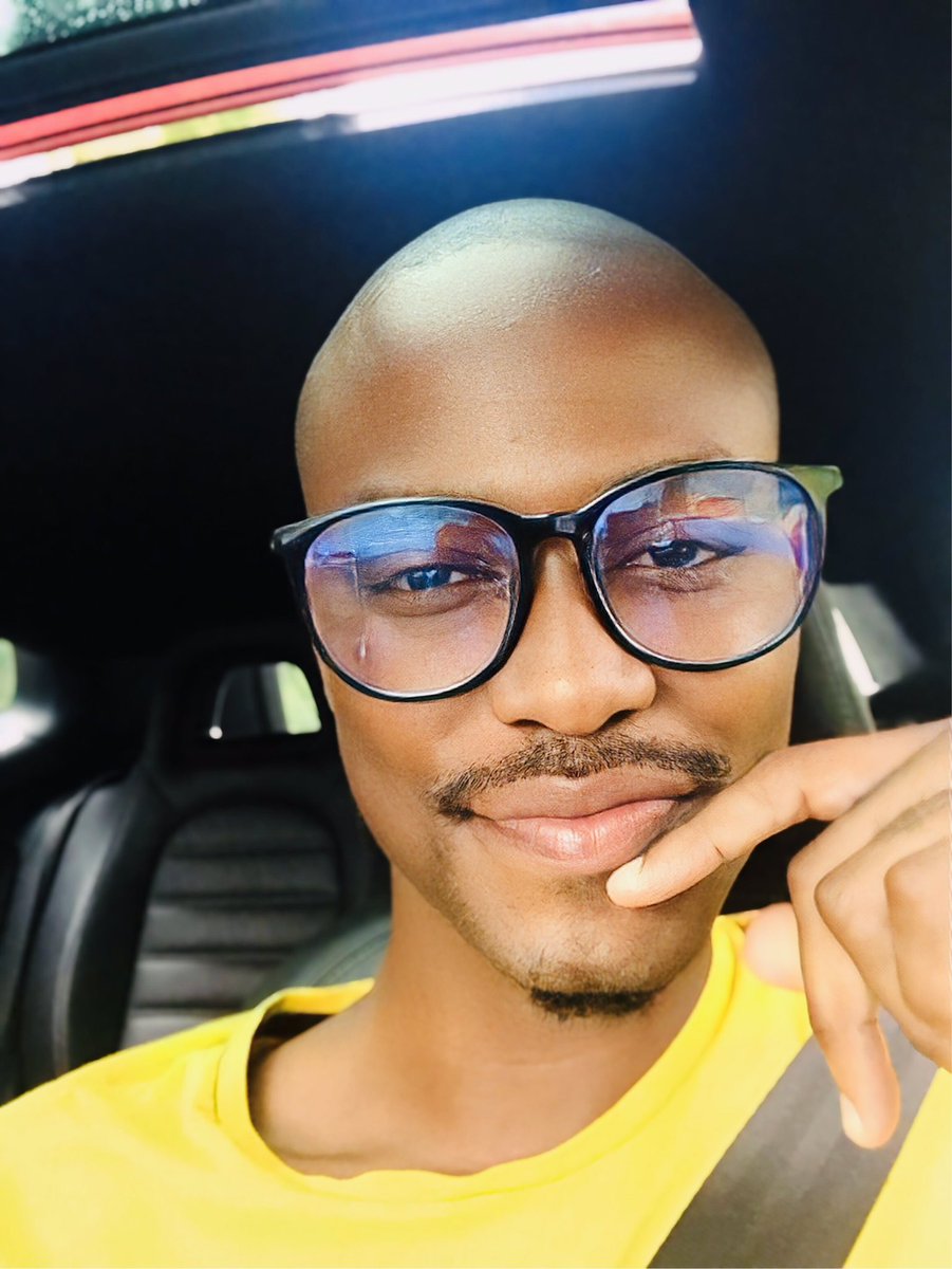 Ndumiso___'s tweet photo. Mr Van der Merwe 🤓 https://t.co/iLm5cBEA9B