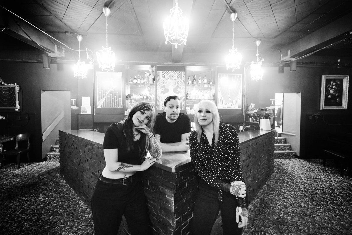 Our new album “Disenchanted” is coming Spring 2024 on Stomp Records. More info coming soon stay tuned!

🩷💛🖤

📸 <a href="/larvalungs/">riley</a> 

#TheAntiQueens #Disenchanted #StompRecords #Spring2024 #NewAlbum