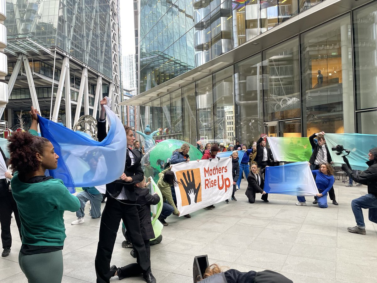 Thank you <a href="/mothersriseup/">Mothers Rise Up 🌍 (inactive)</a> for a great start of the #insureourfuture #globalweekofaction

<a href="/LloydsofLondon/">Lloyd's</a> is a huge contributor to making our world uninsurable

It is time to stop insuring any new fossil fuels or we will all be out of business …