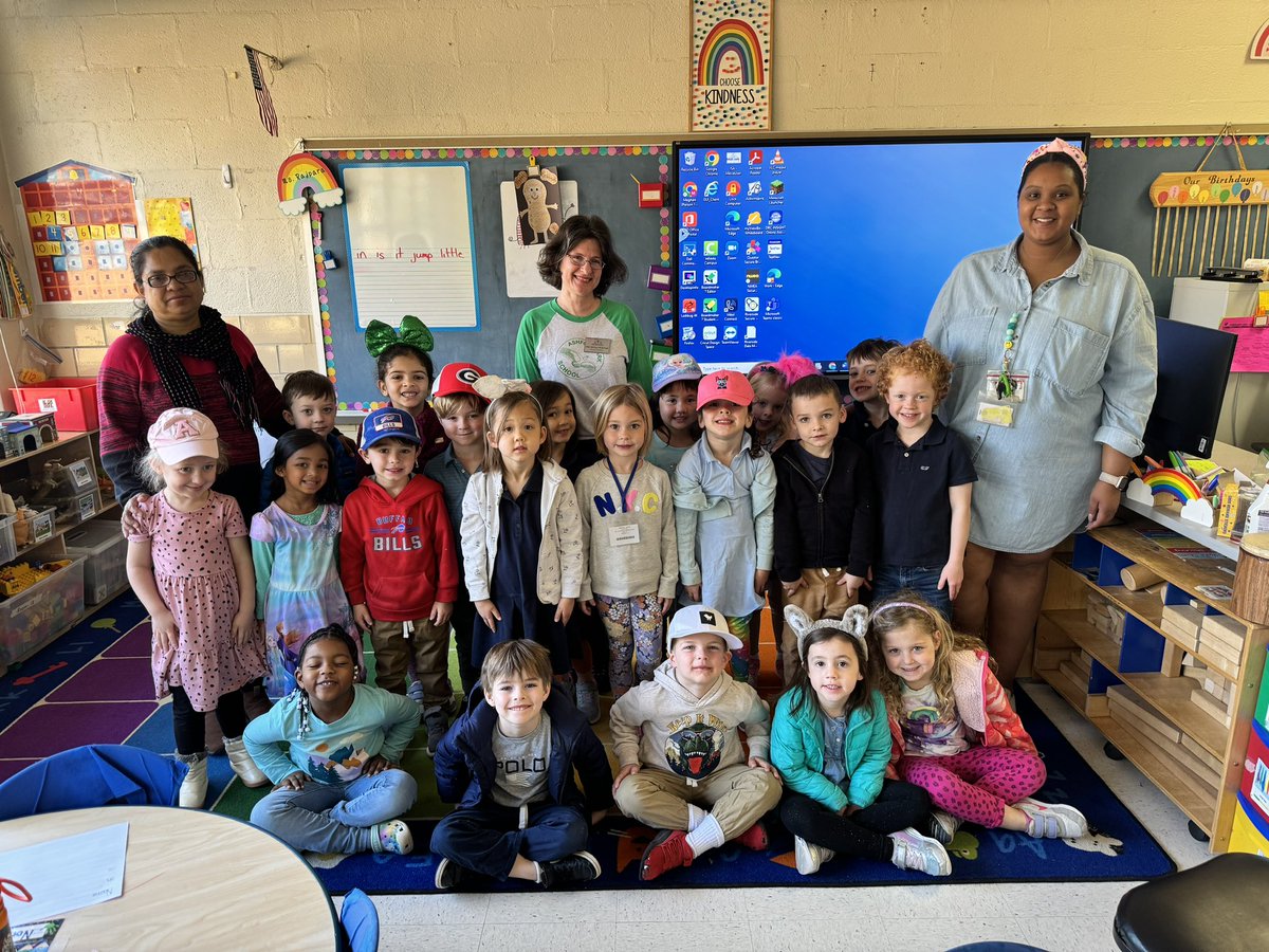 Thank you to Whitney McGinniss, DeKalb School Board, District 2 for coming to read to our PreK students on today! #ReadAcrossAmericaWeek #WatchUsSoar 💚📚 @DeKalbSchools @COSDeKalbCounty @DCSDRegion1