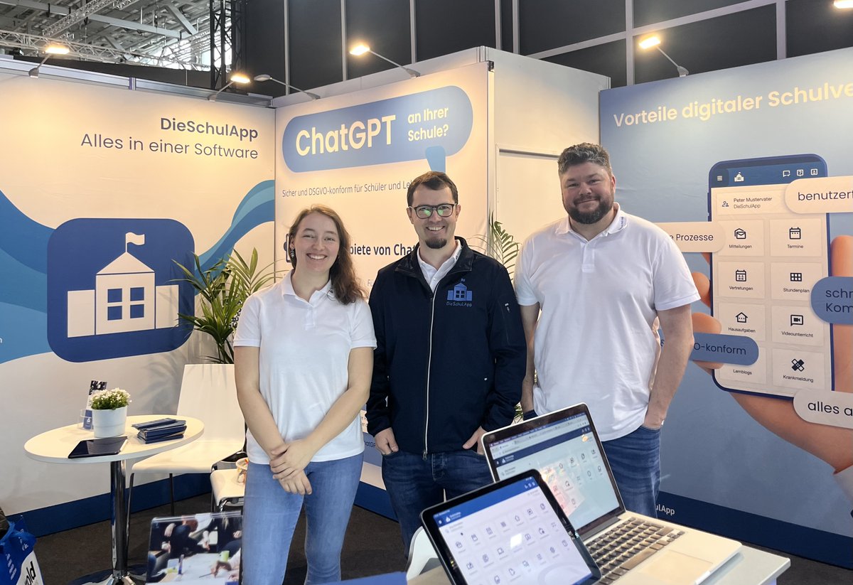 5 Tage #didacta2024. Die Stimme ist fast weg, wir sind erschöpft, aber zufrieden: viel Andrang am Stand, alle Flyer sind ausgegeben, großes Interesse sowohl an <a href="/EduBot_DSA/">EduBot.de</a> als auch an der Verwaltungssoftware DieSchulApp. Wir sagen DANKE an alle Interessierten. #digitaleBildung