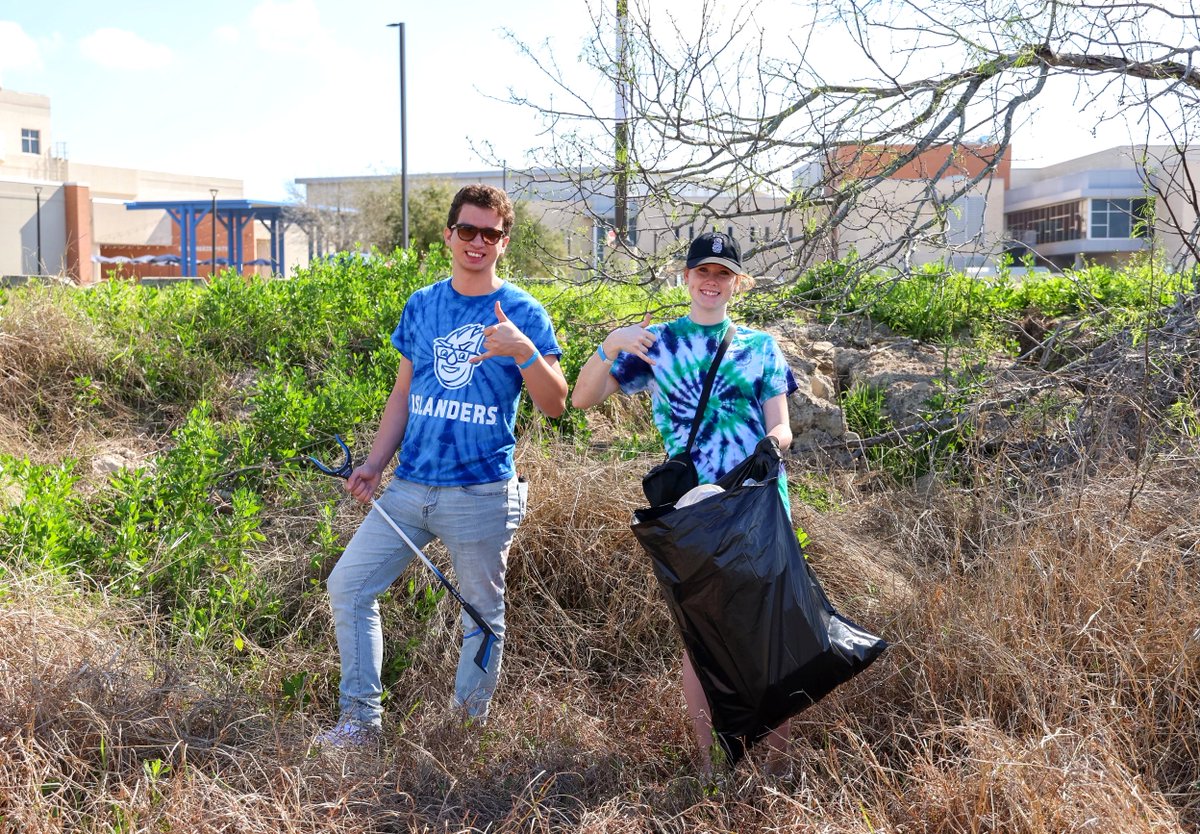 IslandCampus's tweet photo. "Hey Siri play So Fresh, So Clean by Outkast" π€©π
πΌ #tamucc #islanderhoco https://t.co/swo07rE0lO