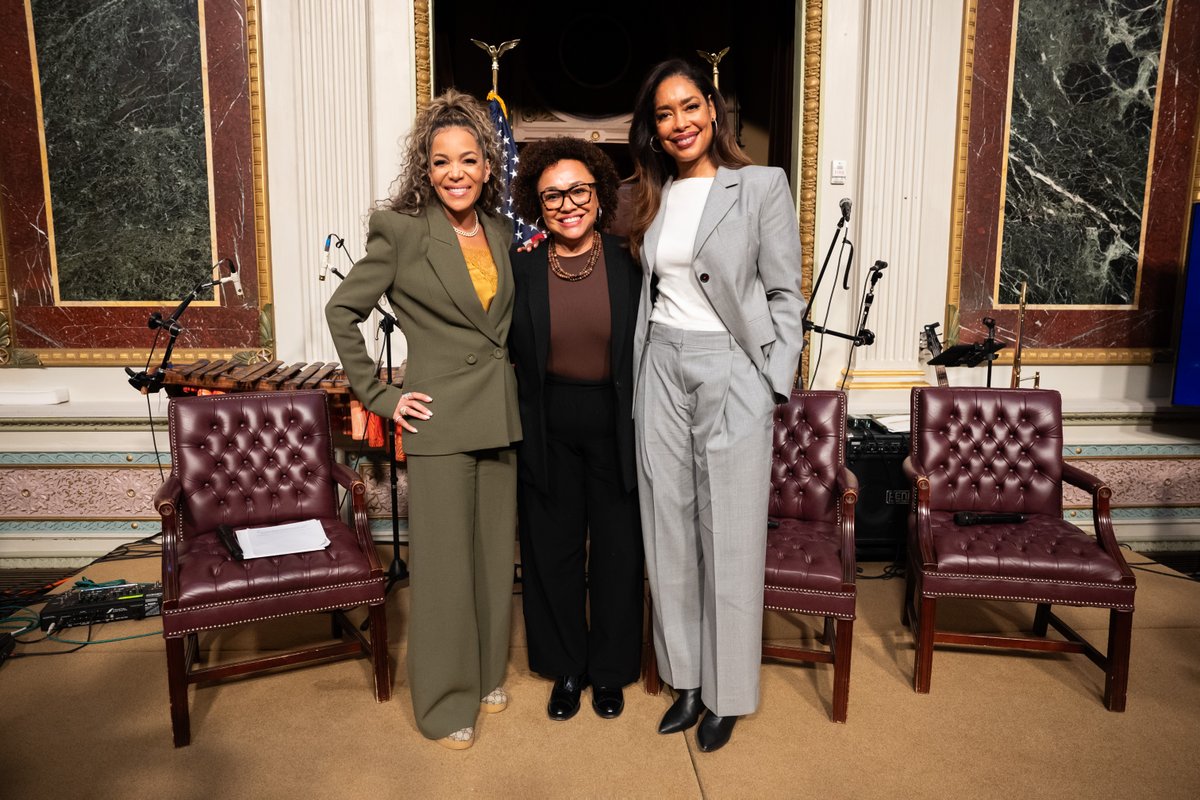 Such an honor being invited to the @WhiteHouse to discuss the unique positions of the Afro-Latino community in social advocacy and the arts. Thank you for having me! @LaCasaBlanca @whitehouseope46 Photo Credit: Roma Vista Photography