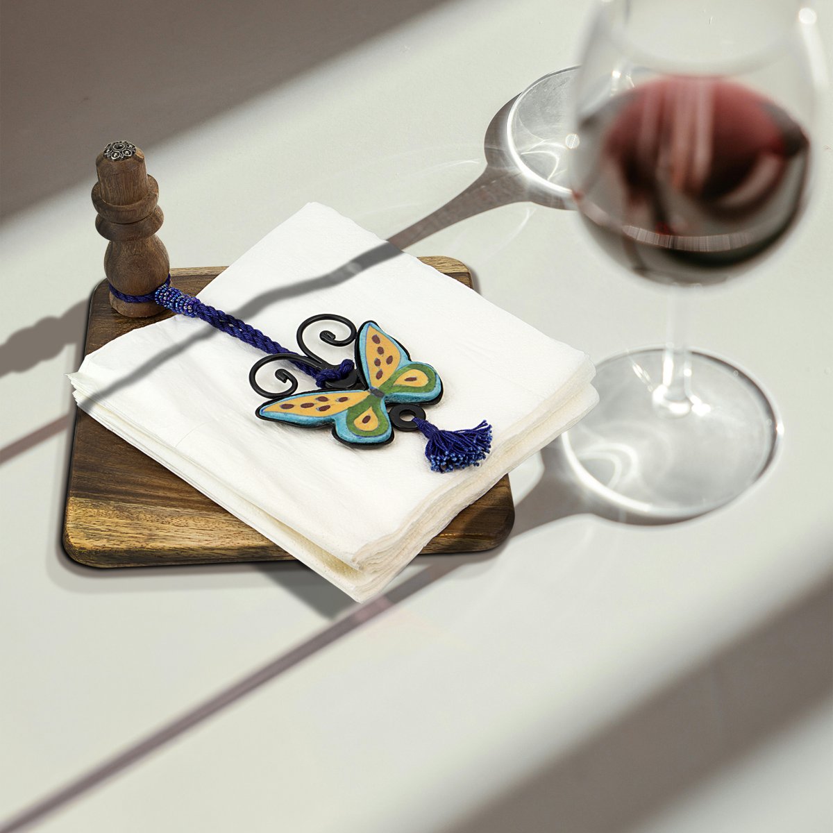 Elevate your dining experience with this stylish wooden napkin holder featuring a beautiful ceramic tile design 🍽️✨
.
.
.
.
.
#napkinholder #tabledecor #homedecor #tablesetting #napkins #handmade #tissueholder #napkin #tissuebox