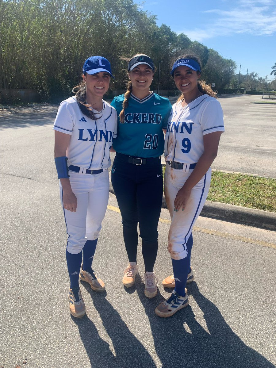 PSCSoftball's tweet photo. ℒℴ𝓋ℯ seeing former players continue to share the field 𝒶𝓃𝒹 friendships 💚💙

@mo_poitevin @cammbuzzell @Lynn_Knights 

@_avery829 ~ @EckerdSoftball 

#PiratesForever🏴‍☠️ https://t.co/Mj1SG1A3la