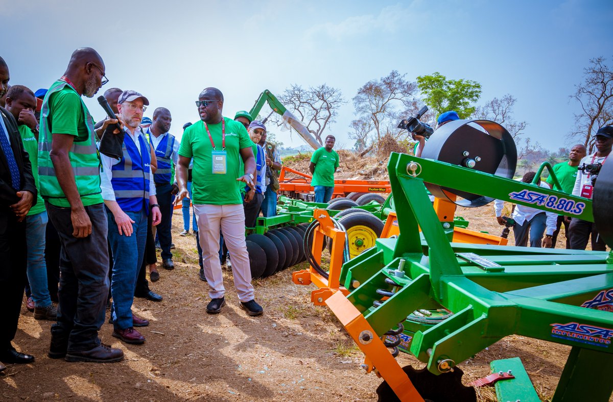 AgbeyewaFarms's tweet image. "Agbeyewa Farm was conceptualized to uphold the value and transform the lives of Ekiti people and Nigerians at large," says the Chairman of Cavista Holdings, Mr. John Olajide while speaking with journalists at the farm in Ekiti State.
#AgbeyewaFarms #CreatingValue #Agriculture