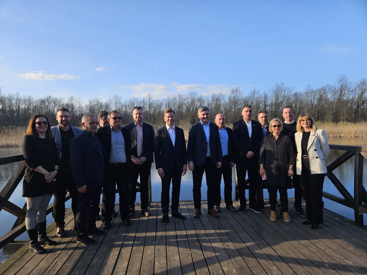 josipbilaver's tweet photo. Danas sam u Vukovarsko-srijemskoj županiji imao priliku obići prometne projekte koje @VladaRH  realizira na području Dunava, Bosuta, Virova. Više od 20 projekata u realizaciji su garancija da se osim na moru događa i "Renesansa na unutarnjim plovnim putevima" koja će dati dodatan poticaj razvoju naše Slavonije!
