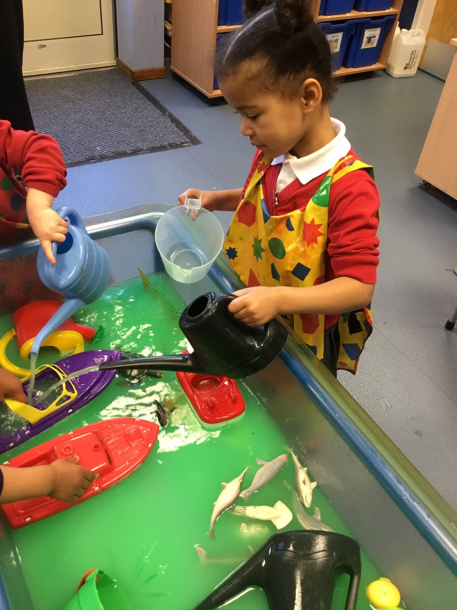 NurseryOPS's tweet image. Jaspers Beanstalk 🐈🌱
Today has been a very exciting and creative day, we potted plants and created beautiful beanstalks!

#playlearngrowtogether
#opsscience
#UW
