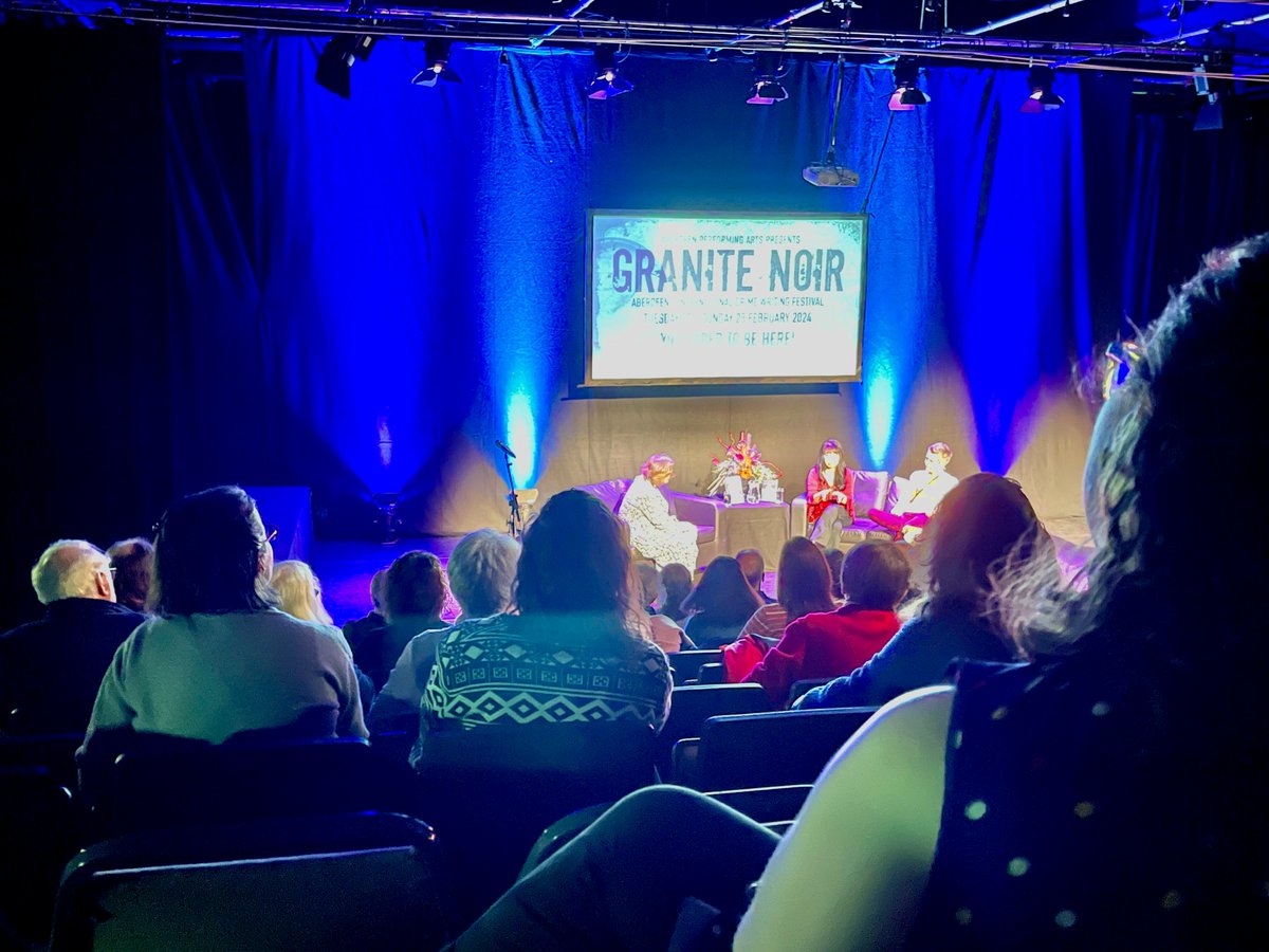 I had an absolutely delightful time in Aberdeen, Scotland @GraniteNoirFest at our packed panel with @theemmachristie (can't wait to read IN HER SHADOW) and wonderful moderator @AlexClark3! Loved seeing the great @CollinsJacky as well as the lovely folks @WaterstonesABDN 😍🏴󠁧󠁢󠁳󠁣󠁴󠁿📚